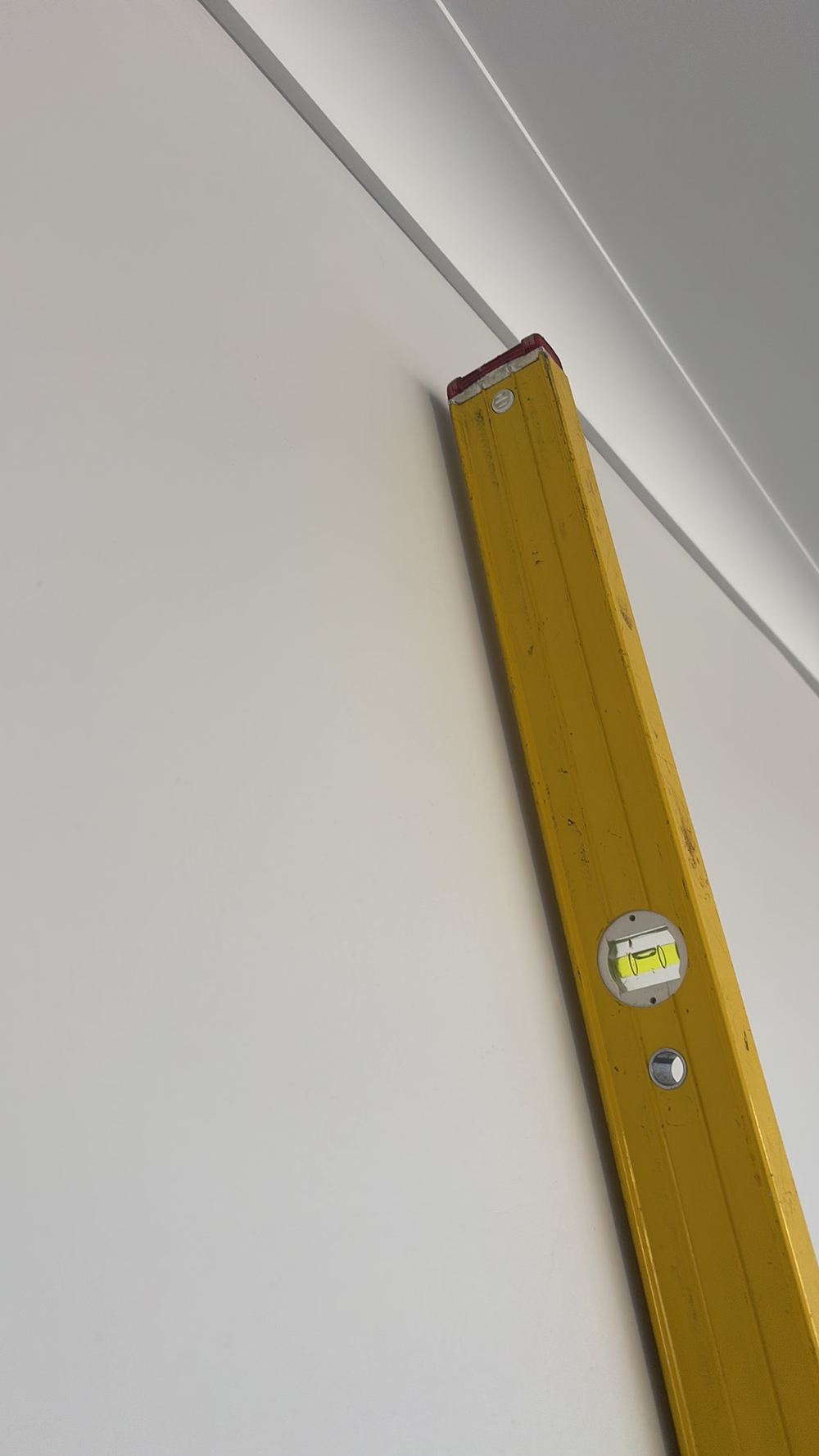 Wall bowing past the 5 mm tolerance under a straight edge, found during a fixing stage inspection in Manor Lakes