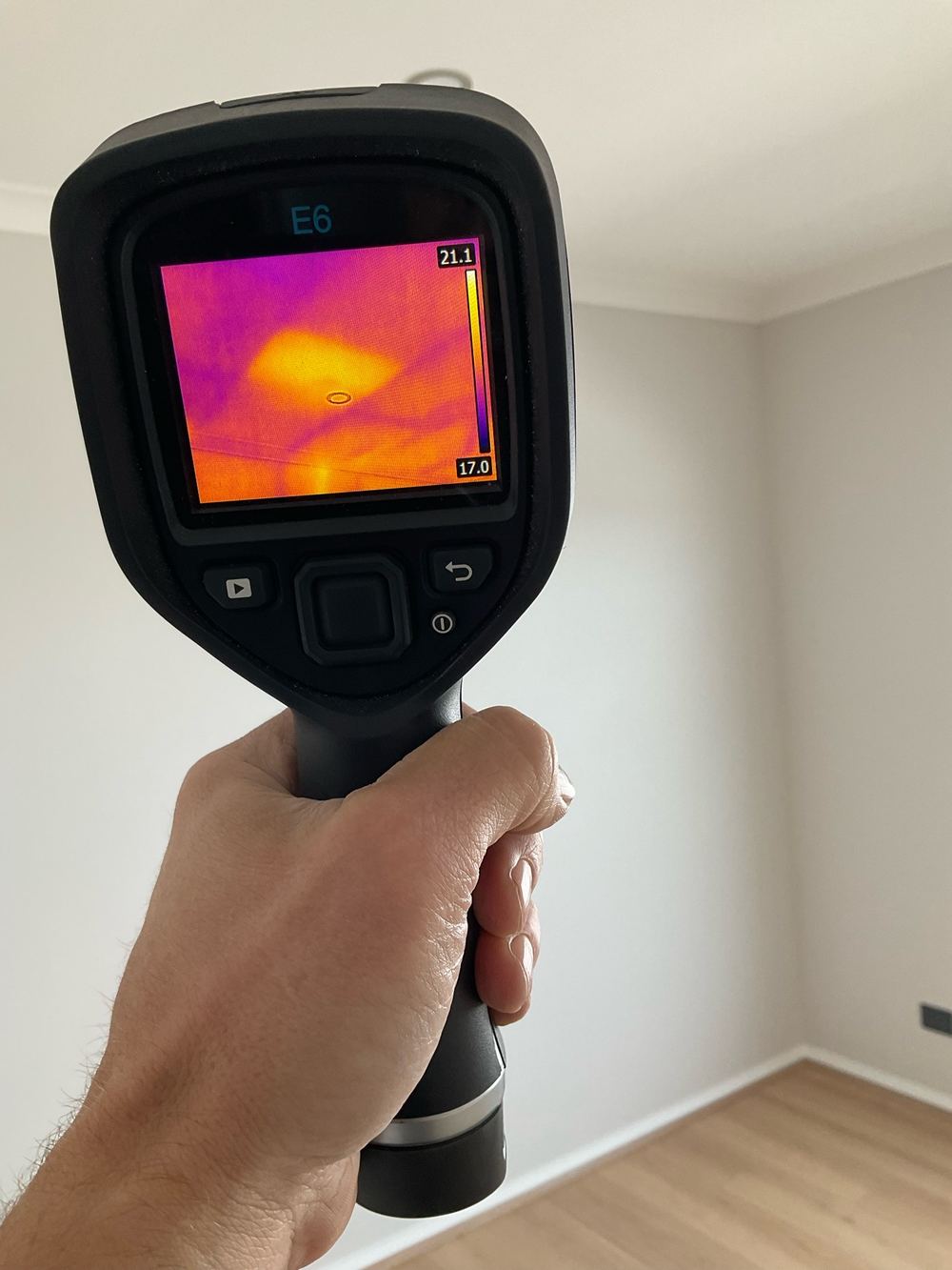 Gaps in ceiling insulation picked up on the thermal camera, found during a pre-handover (PCI) inspection in Manor Lakes